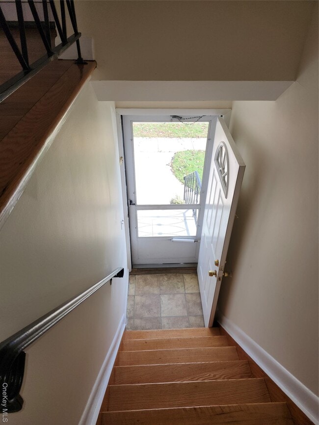 Building Photo - 33 Graywood Rd