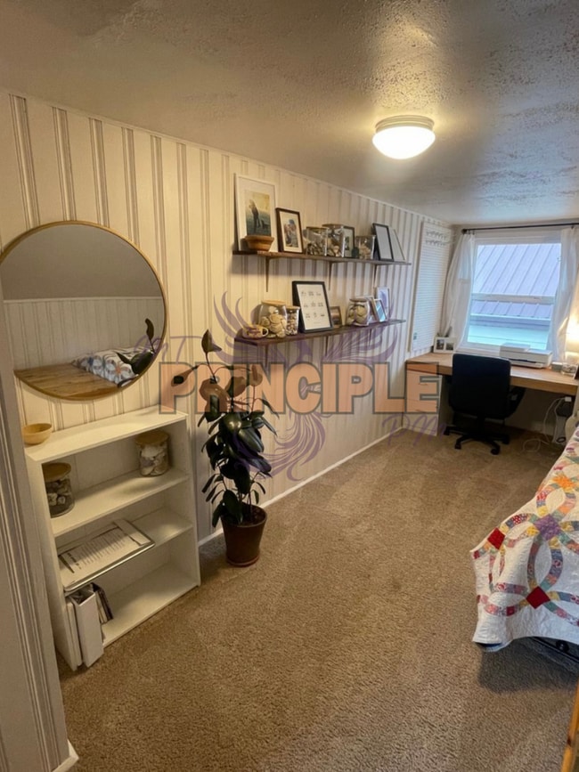 Building Photo - Adorable 3 bed house in great family frien...
