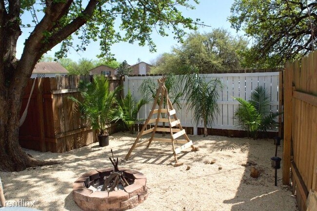 Building Photo - 1307 Southport Dr