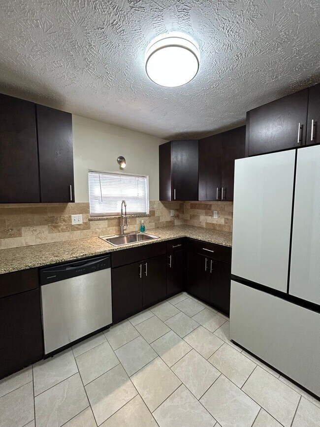 Building Photo - Brick Ranch for Rent in Highland  HTS close to the freeway