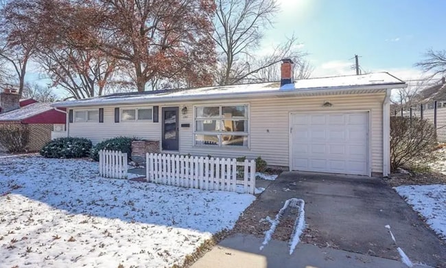 Building Photo - 6901 W 78th Ter