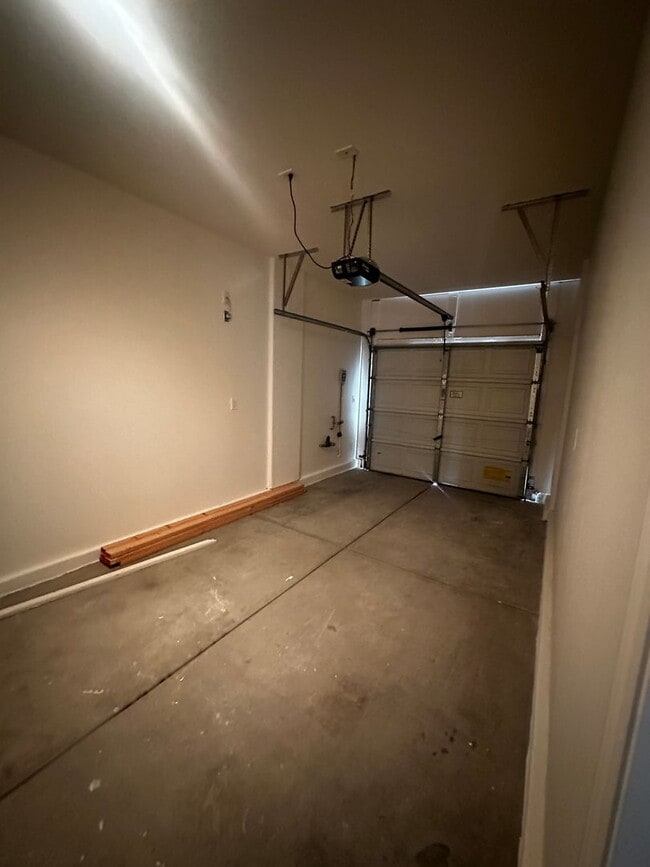 Building Photo - 3 Bedroom Home in the SW!