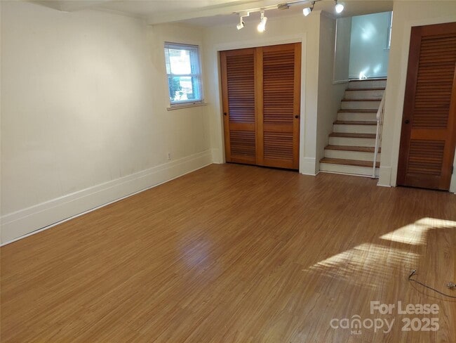 Building Photo - 3813 Selwyn Ave