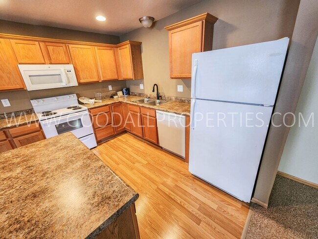 Building Photo - 2-Bedroom, 2-Bath Townhome in Pleasant Hill with a 2-Car Attached Garage