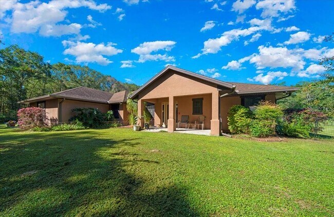 Building Photo - 3135 NE 49th St