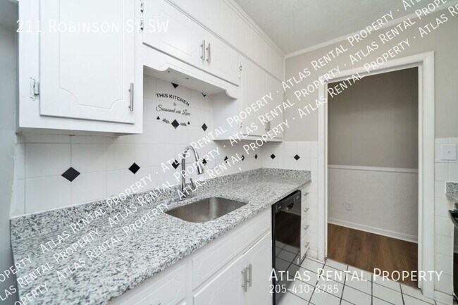 Building Photo - 211 Robinson St SW