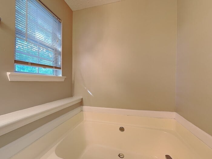 Building Photo - 2406 Mills Bend