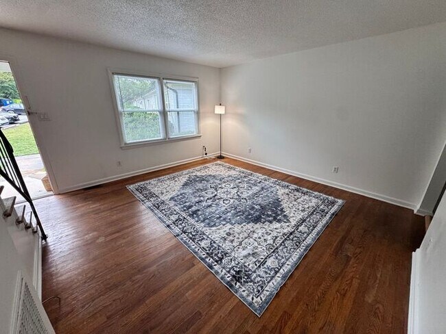Building Photo - Adorable 2 Bed 1 Bath Town Home at Lupton Flats