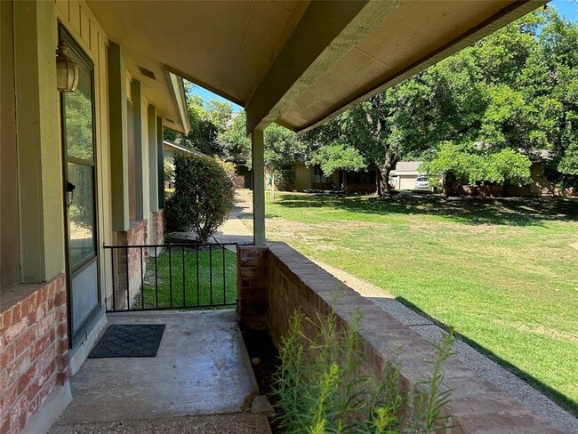 Building Photo - 9509 Blue Creek Ln