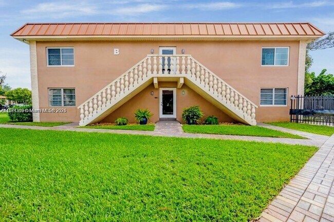 Building Photo - 124 NE 19th Ct