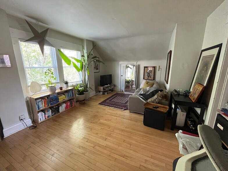 Building Photo - 1315 29th Ave NE
