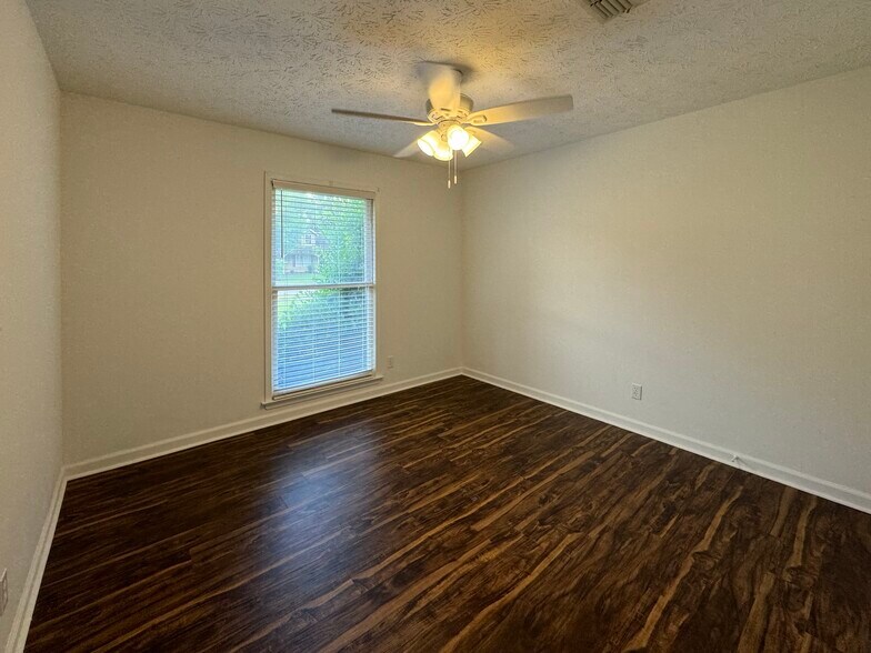 Building Photo - 107 Ledyard Dr