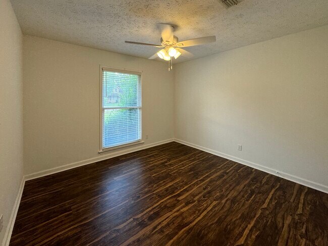 Building Photo - 107 Ledyard Dr