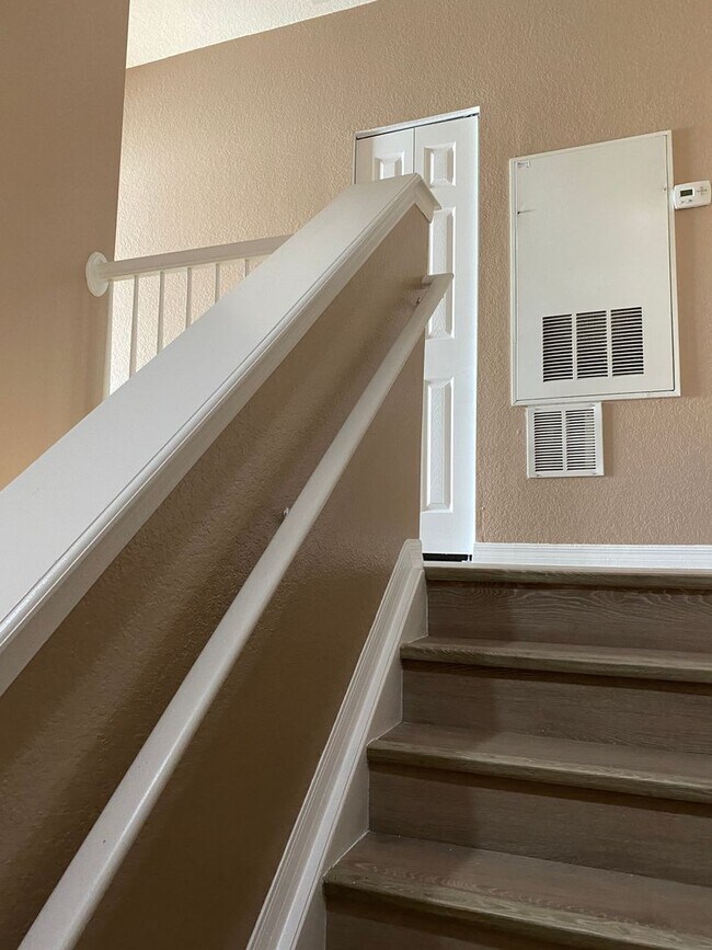 Building Photo - Beautiful 2 bedroom, 2.5 bath Condo in the...