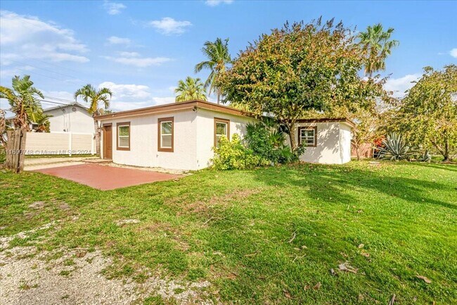 Building Photo - 4421 SW 73rd Terrace