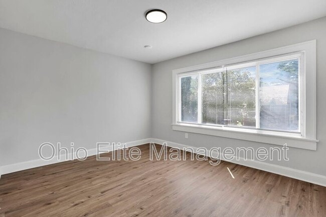 Building Photo - 74 N Powell Ave