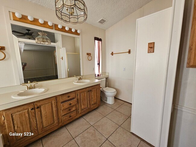Building Photo - 15300 Palm Dr