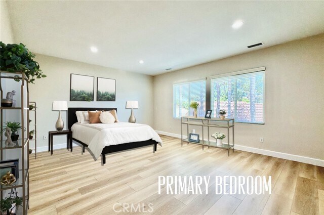 Building Photo - 2566 Pearblossom St