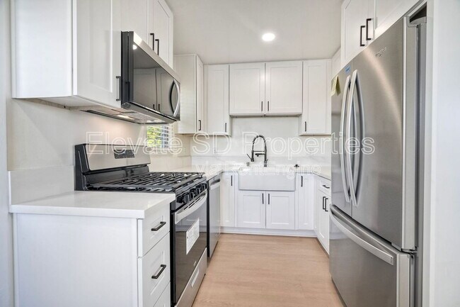 Primary Photo - 3691 Columbia St