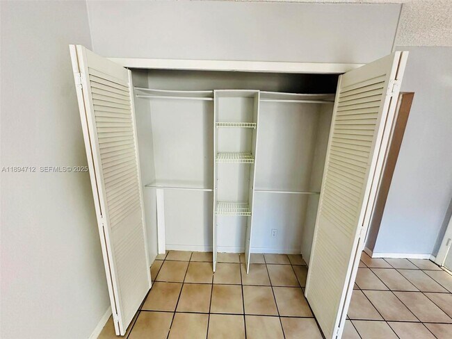 Building Photo - 330 SE 2nd St