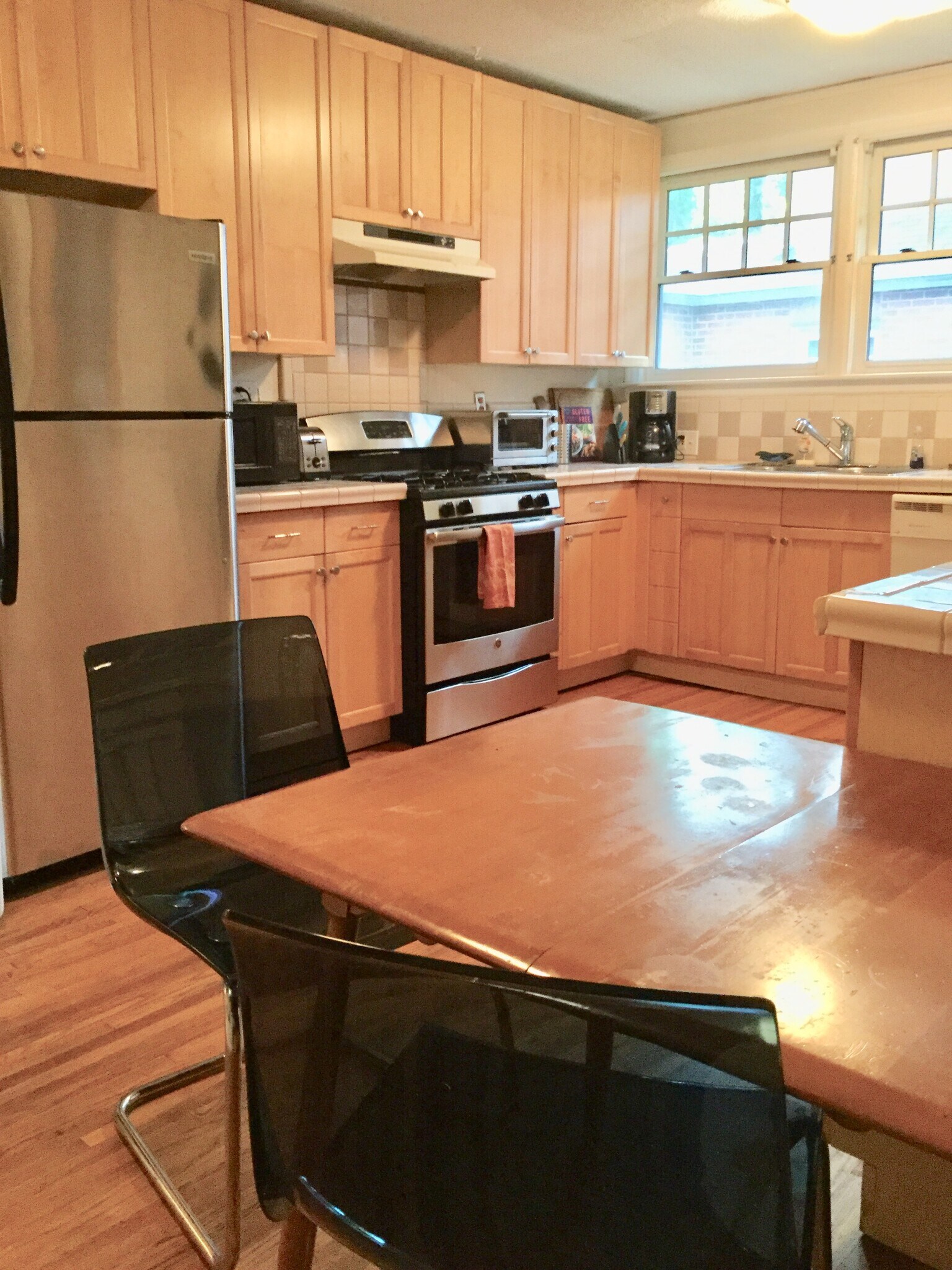 Building Photo - 2124 Chesterfield Ave