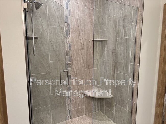 Building Photo - 7352 Eagle Point Dr S