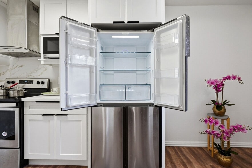 Building Photo - 13050 Dronfield Ave