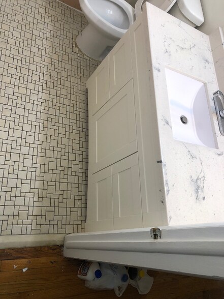 Building Photo - 2413 Brentwood Pkwy