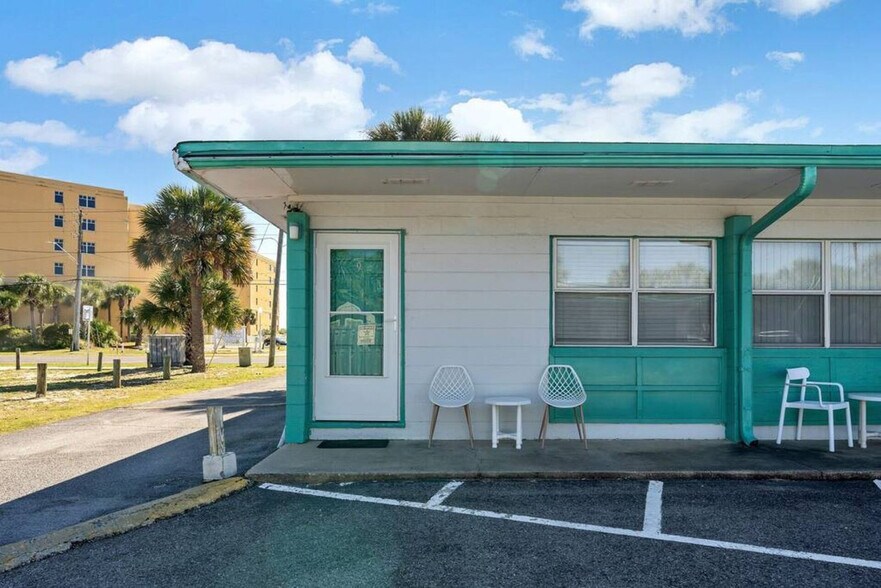 Building Photo - 302 Santa Rosa Blvd