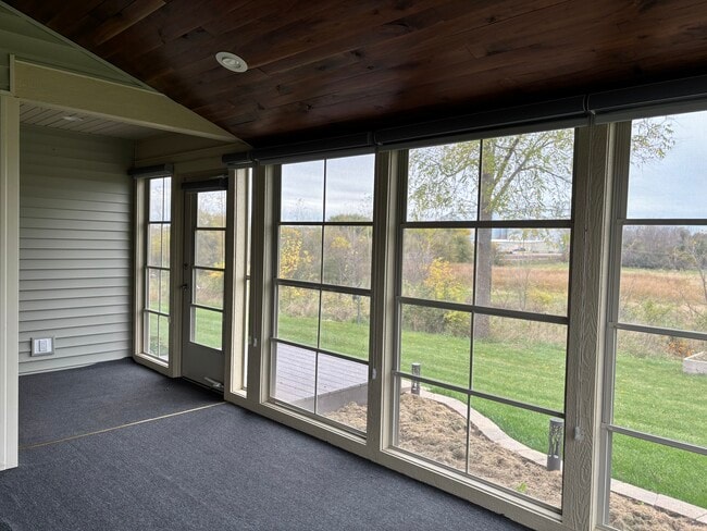 Building Photo - 512 S Main St