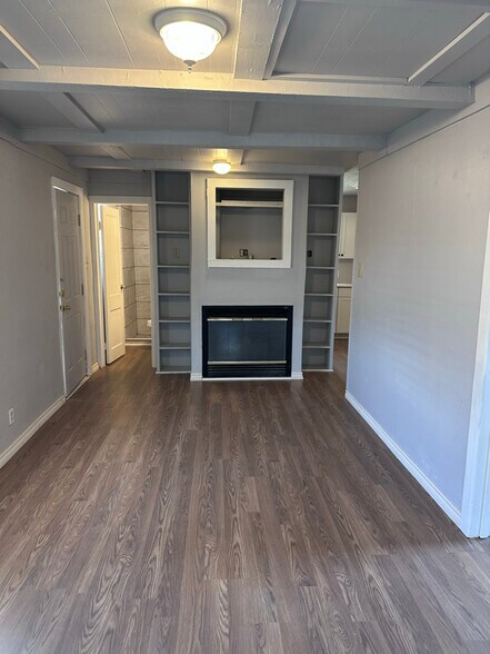 Building Photo - 2310 Oregon St