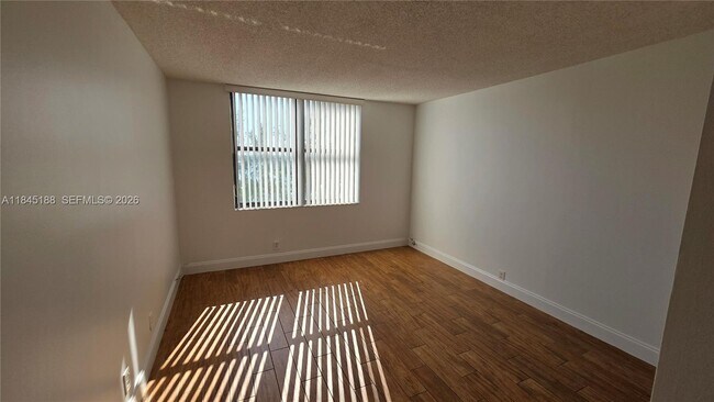 Building Photo - 18151 NE 31st Ct