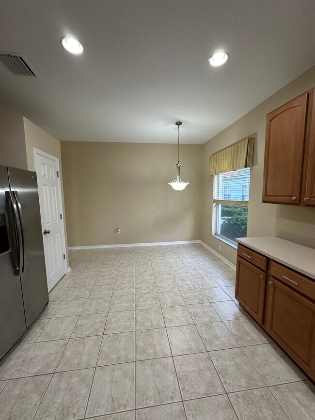 Building Photo - 10222 Devonshire Lake Dr