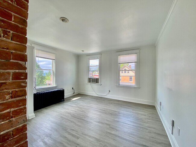 Building Photo - 2314 Victor St