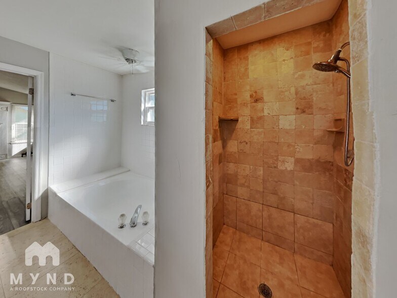 Building Photo - 3833 Landlubber St