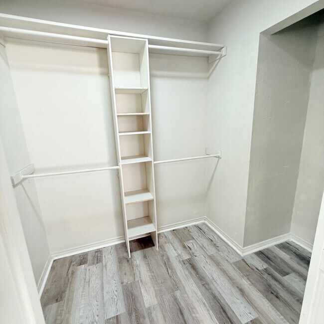 Building Photo - 4004 SE 25th St