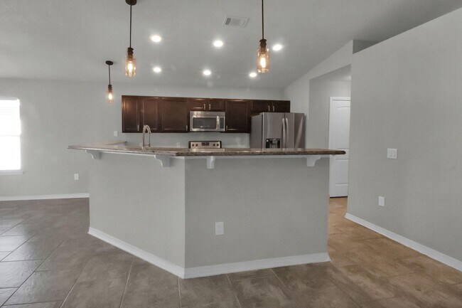 Building Photo - 8402 Island Dr