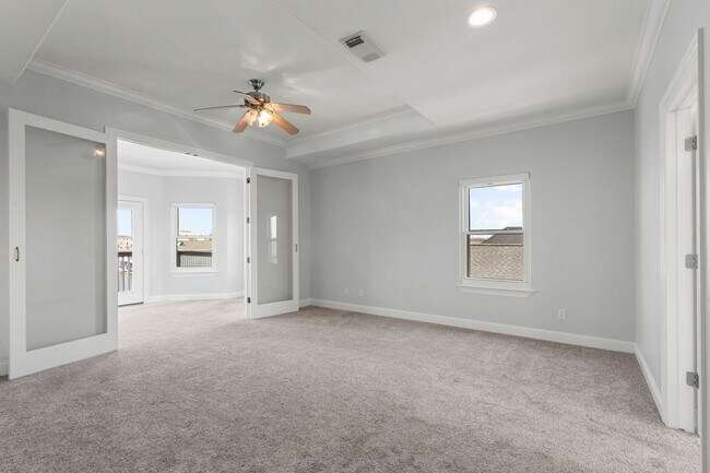 Building Photo - Waterfront Living at Its Best – For Rent on Tiki Island