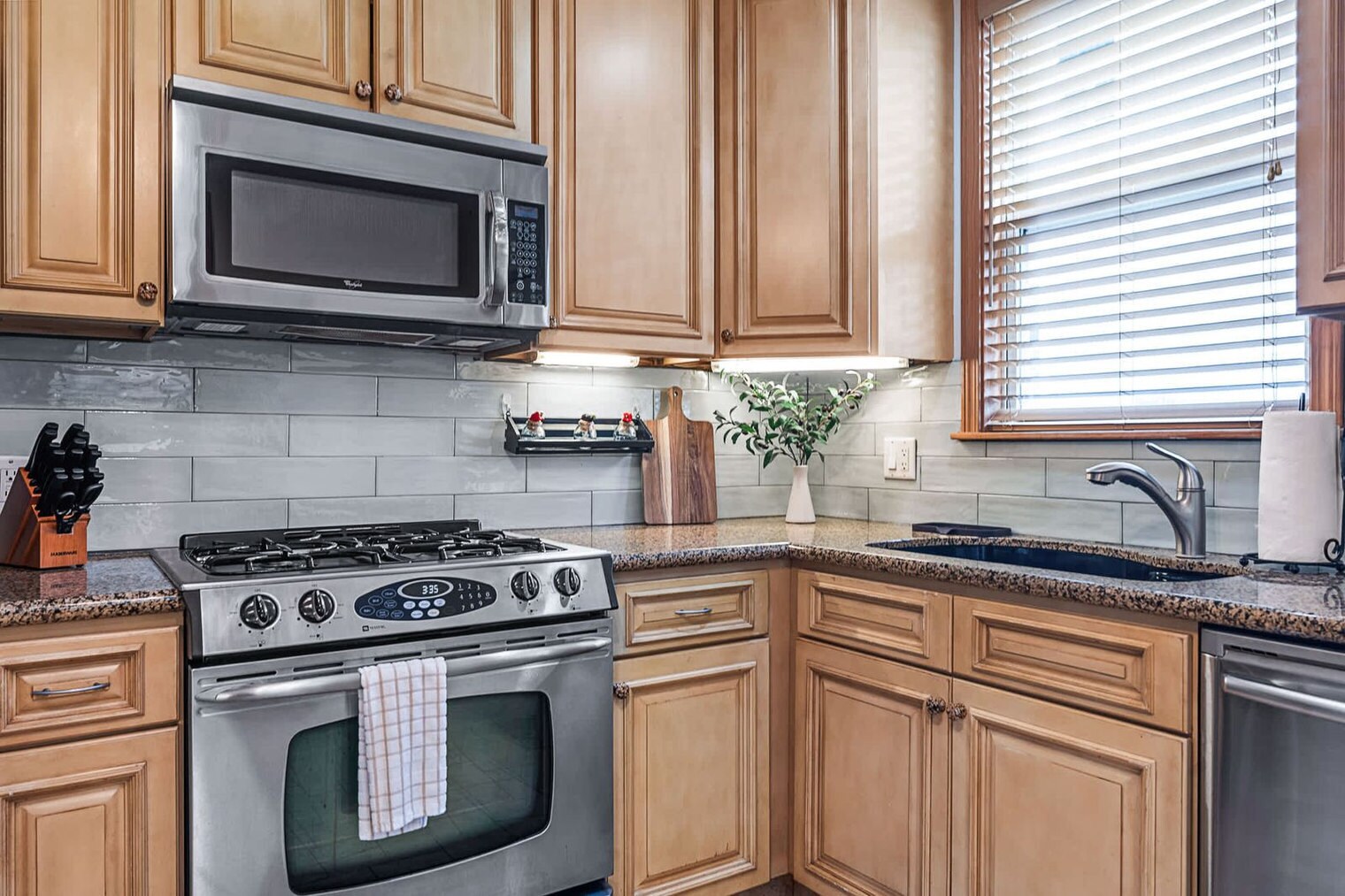 Building Photo - 35 Desoto Pl