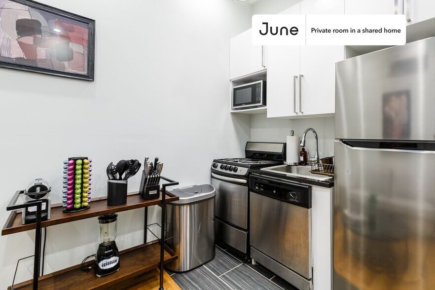 Building Photo - Room in Shared 3 bed/1 bath home