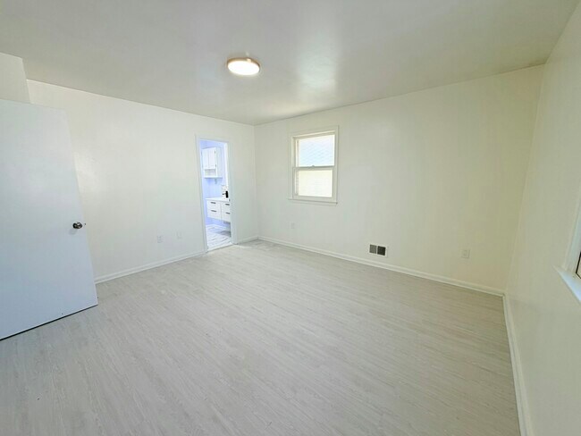 Building Photo - 8148 Murray Hill Dr