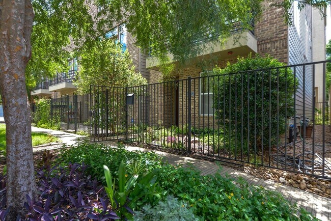 Building Photo - 1807 W Webster St