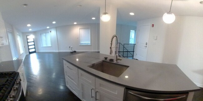 Building Photo - Incredible, modern apartment