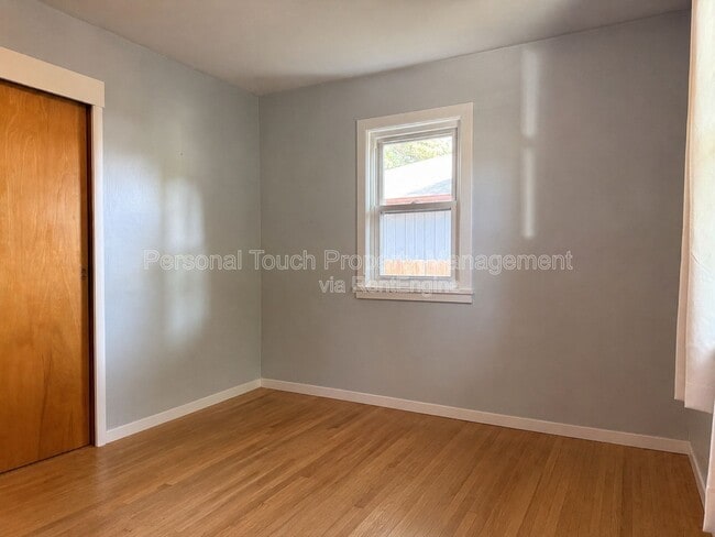 Building Photo - 1717 5th St S