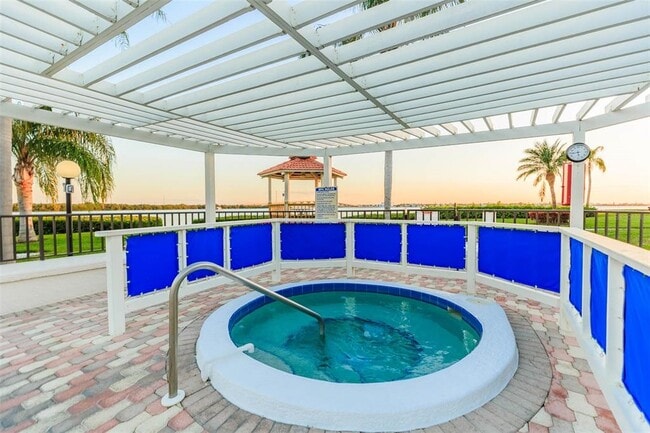 Building Photo - 6357 Bahia Del Mar Blvd S