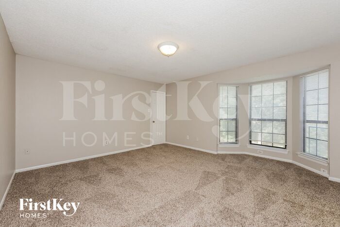 Building Photo - 1523 Stratford Dr
