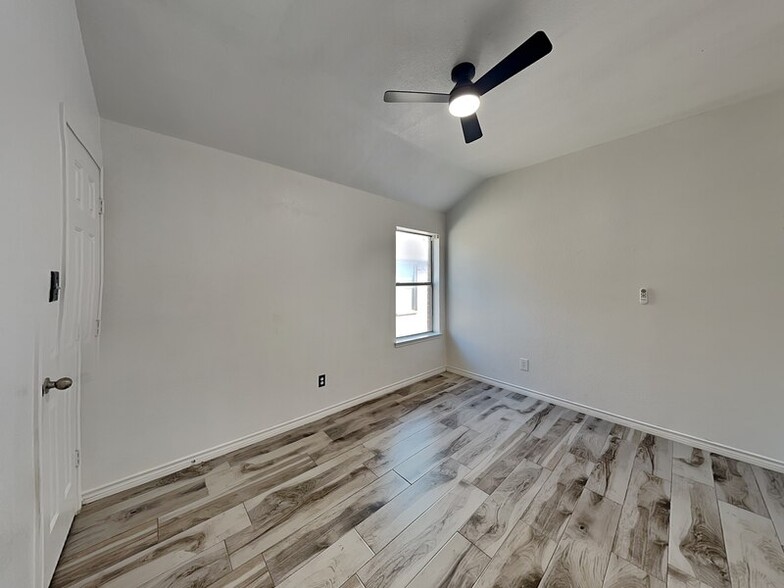 Building Photo - 4313 Red Clover Ln