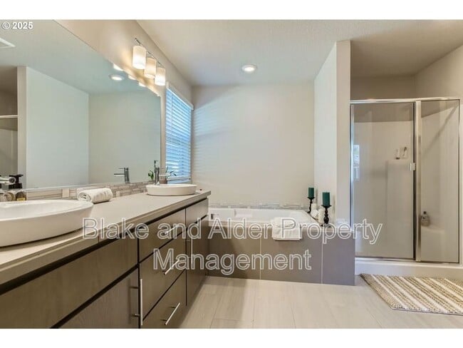 Building Photo - 12357 SE Goali Ct