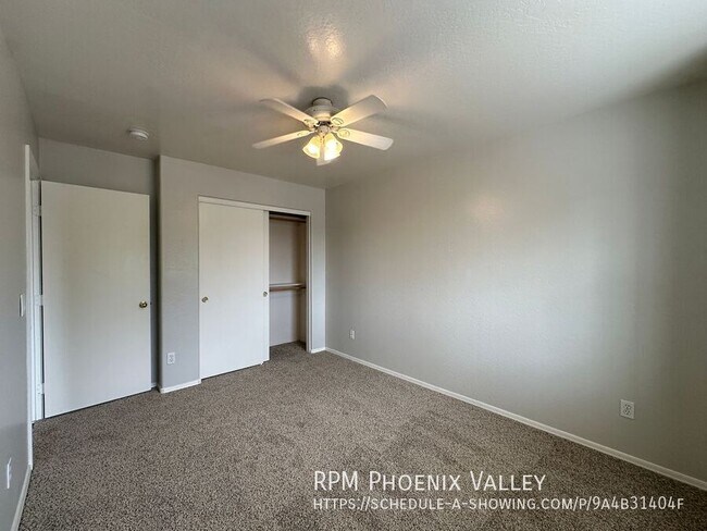 Building Photo - 13921 W Port Royale Ln