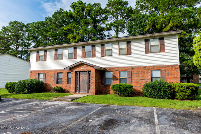 Building Photo - 104 Ravenwood Dr